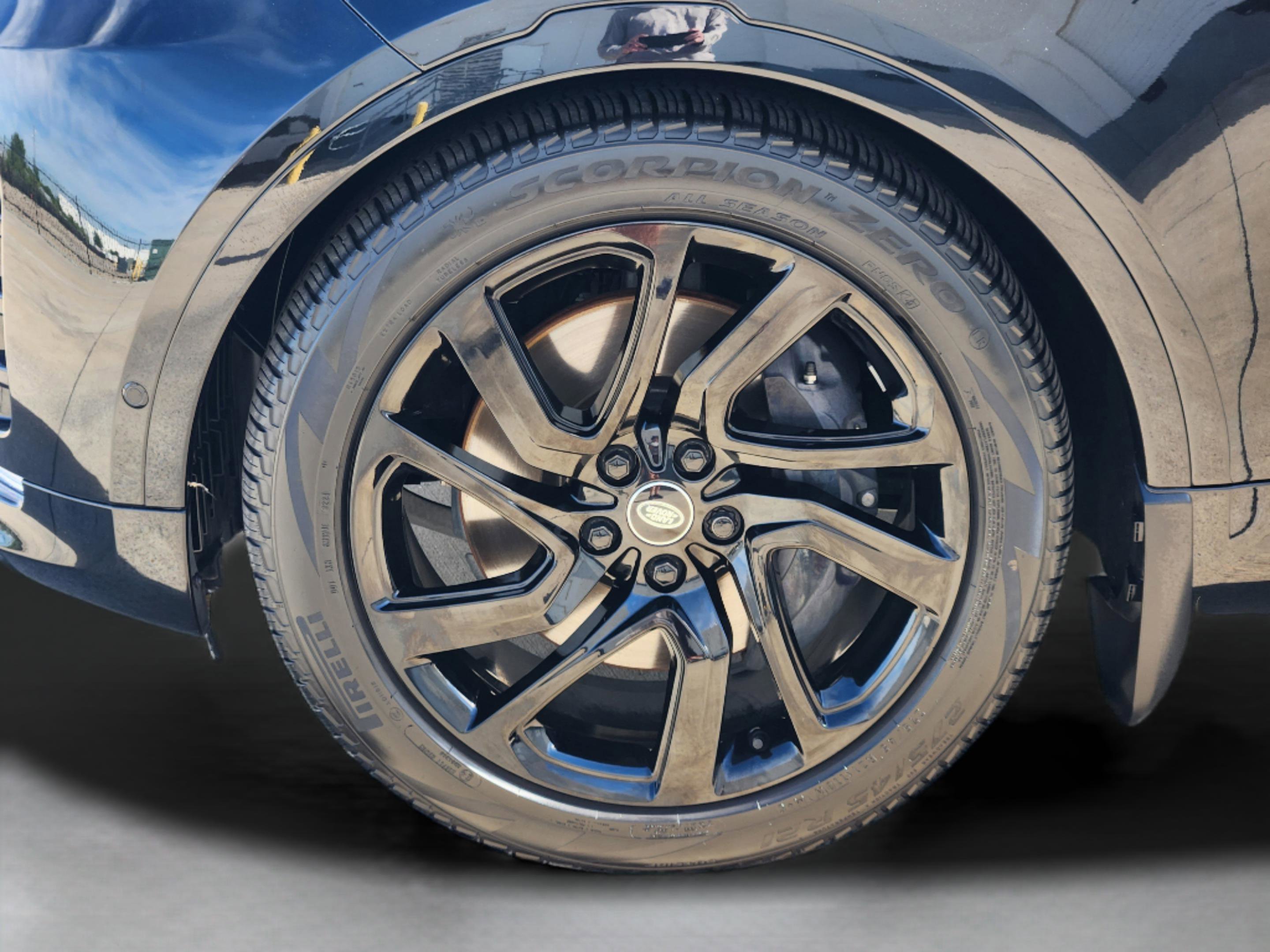 Certified 2025 Land Rover Discovery Dynamic SE image 36