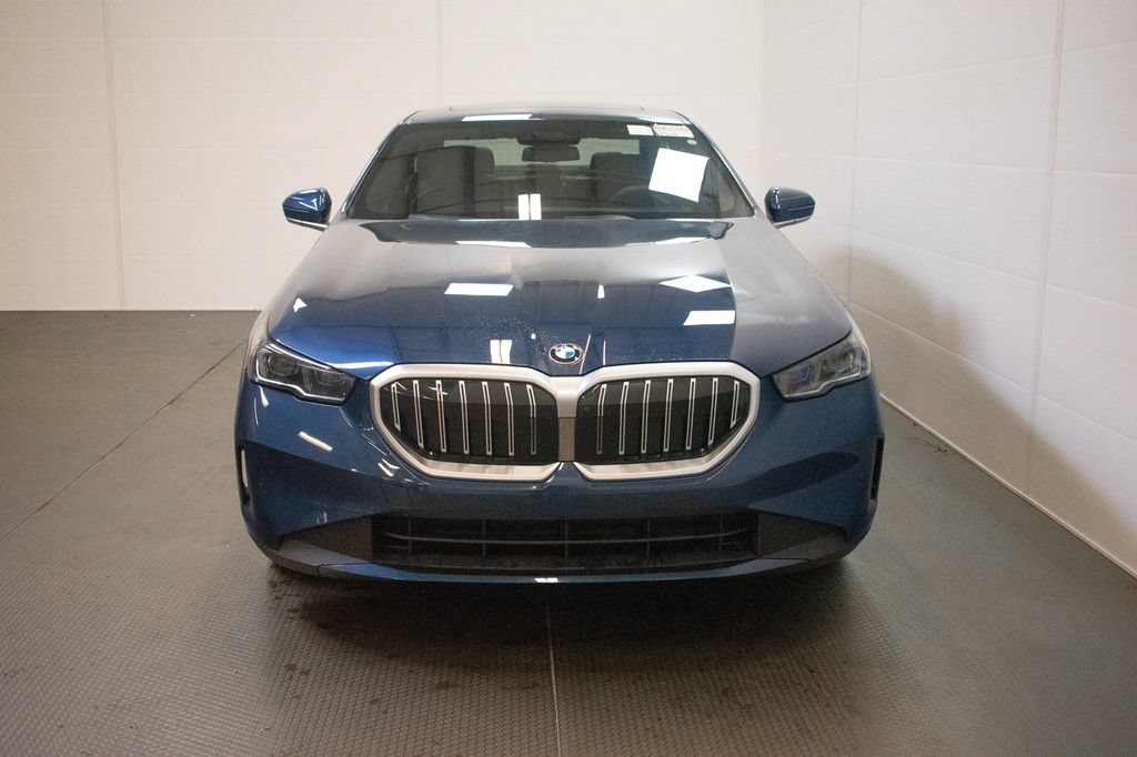 Used 2026 BMW 540i xDrive AWD/4WD image 2