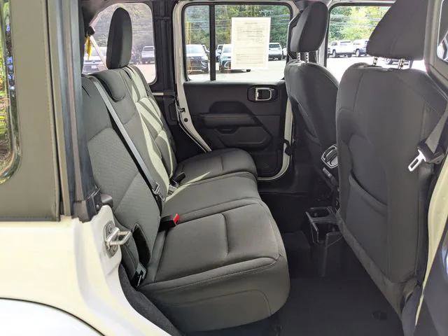 Certified 2022 Jeep Wrangler Unlimited Sahara w/ Cold Weather Group image 23