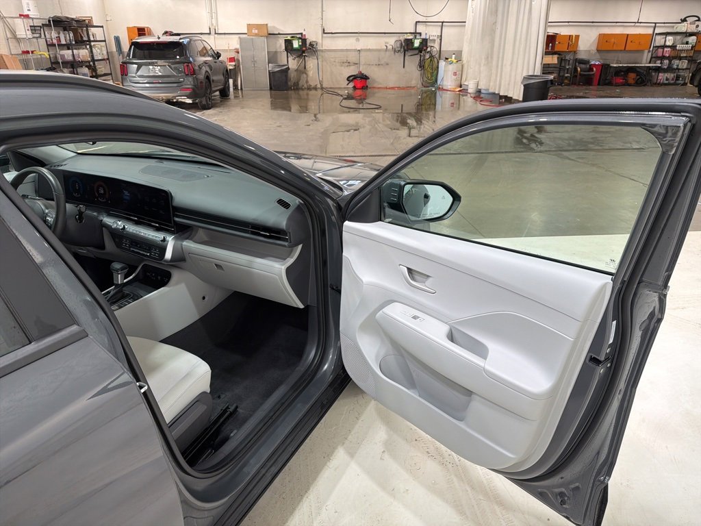 Used 2025 Hyundai Kona SEL image 21