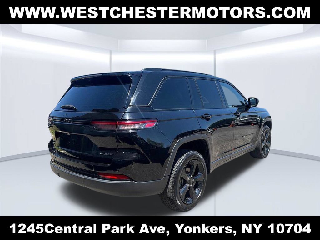 Used 2023 Jeep Grand Cherokee Limited w/ Luxury Tech Group II AWD/4WD image 3