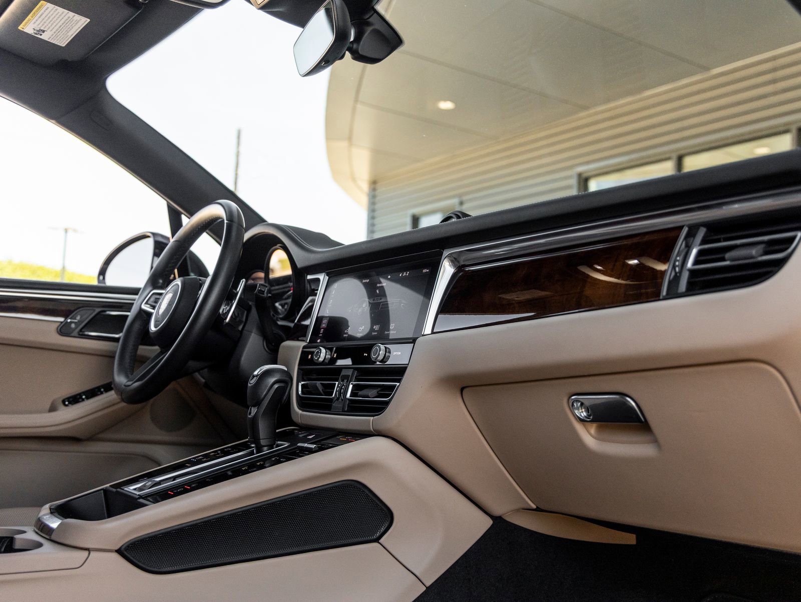 Certified 2023 Porsche Macan image 48