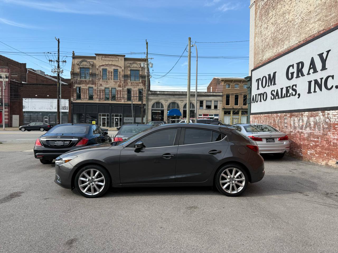 Used 2017 MAZDA MAZDA3 Grand Touring w/ Premium Equipment Package FWD image 5