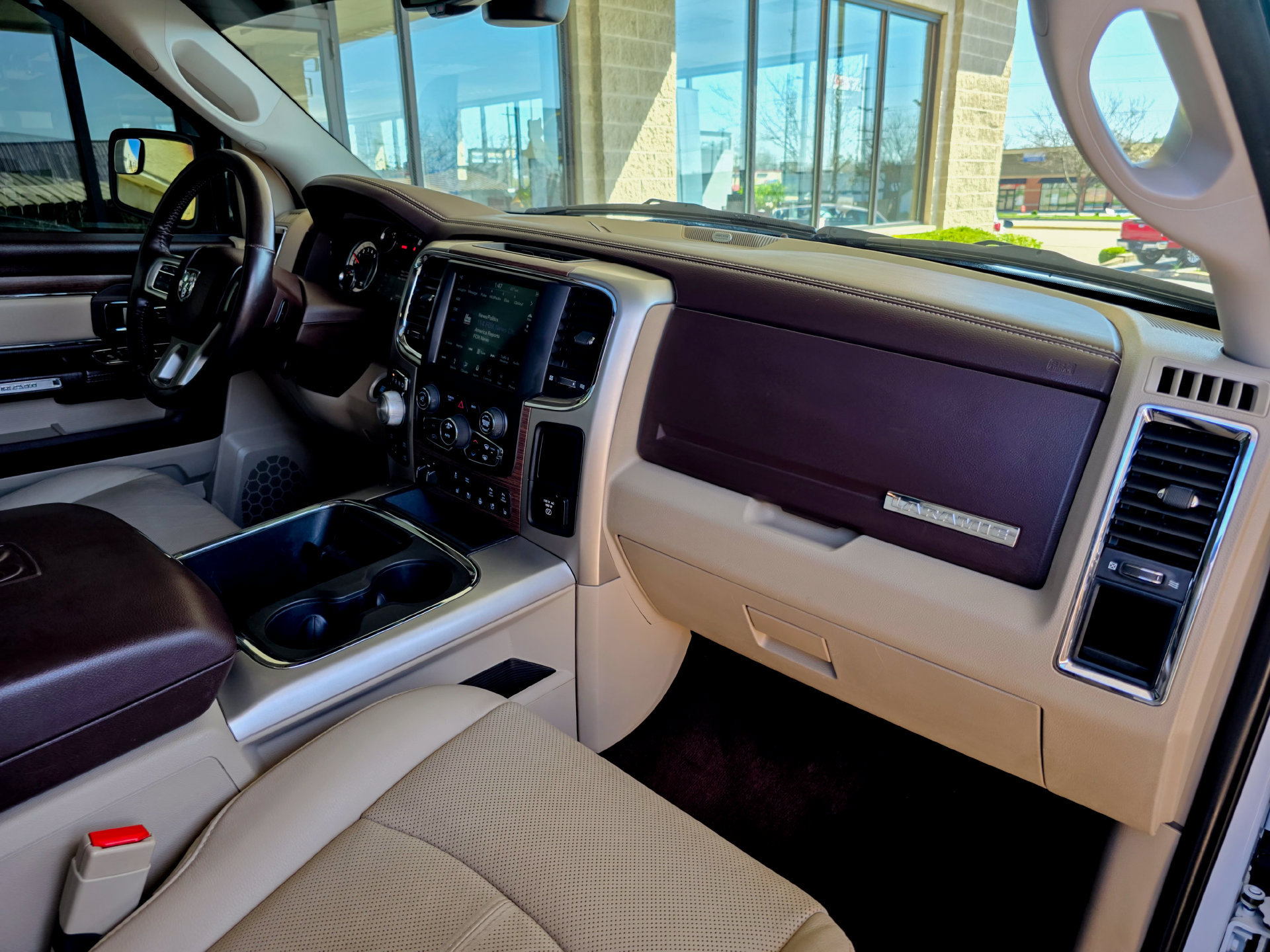 Used 2018 RAM 1500 Laramie w/ Convenience Group AWD/4WD image 28