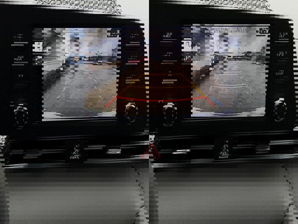 Certified 2025 Hyundai Elantra SE w/ Cargo Package image 15