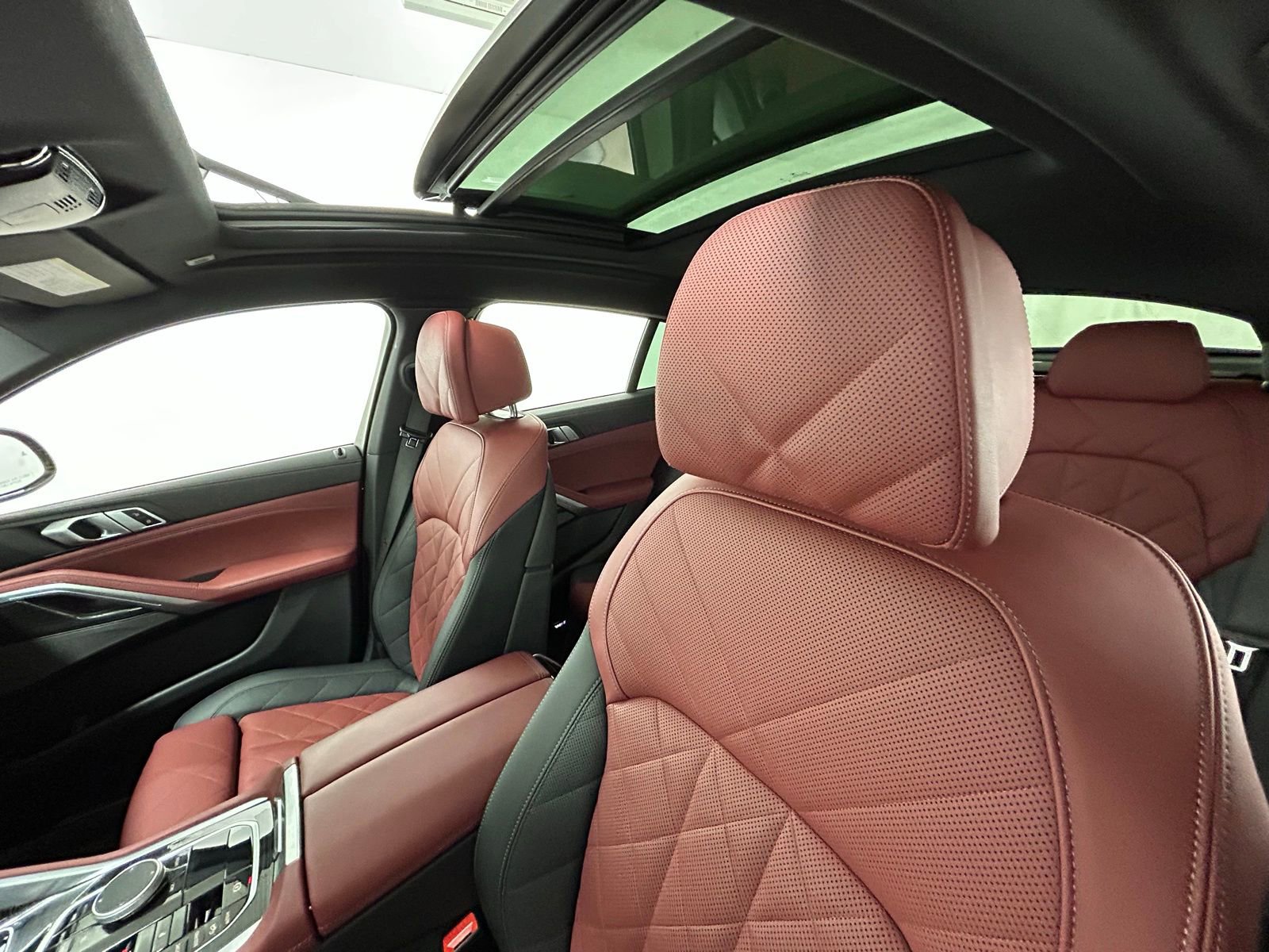 Used 2025 BMW X6 xDrive40i w/ Climate Comfort Package image 30