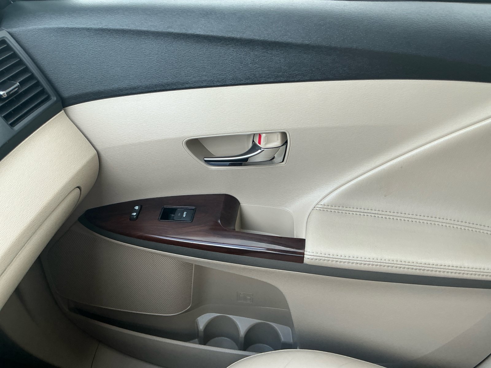 Used 2013 Toyota Venza XLE FWD image 16