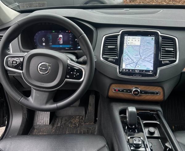 Used 2023 Volvo XC90 B6 Plus w/ Protection Package image 7