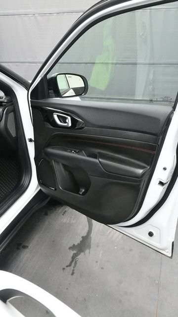 Used 2025 Jeep Compass Trailhawk AWD/4WD image 16