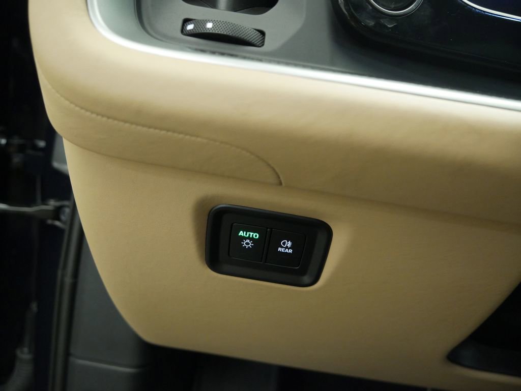 Certified 2024 Porsche Cayenne Turbo image 40