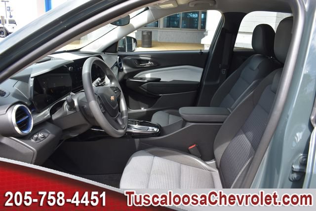 Used 2025 Chevrolet Trax LT FWD image 18