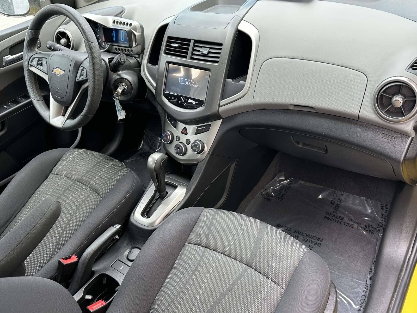 Used 2015 Chevrolet Sonic LT w/ LT Promotional Package FWD image 9