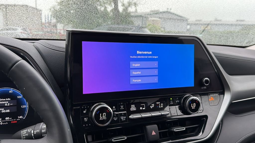 Used 2023 Toyota Highlander Platinum FWD image 28