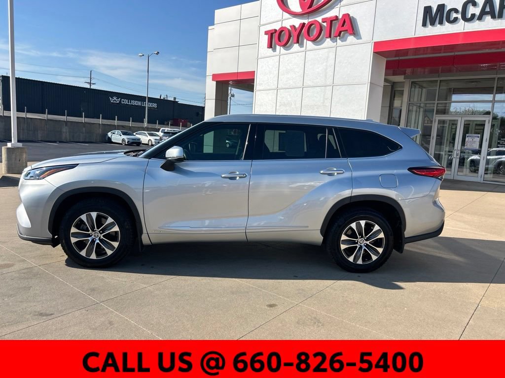 Used 2022 Toyota Highlander XLE AWD/4WD image 18
