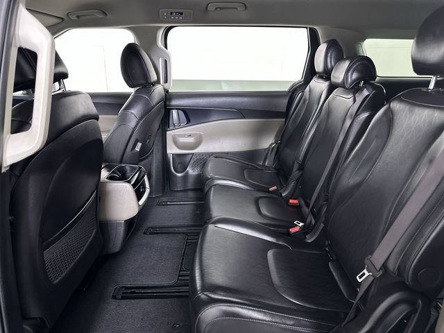Used 2025 Kia Carnival FWD image 26