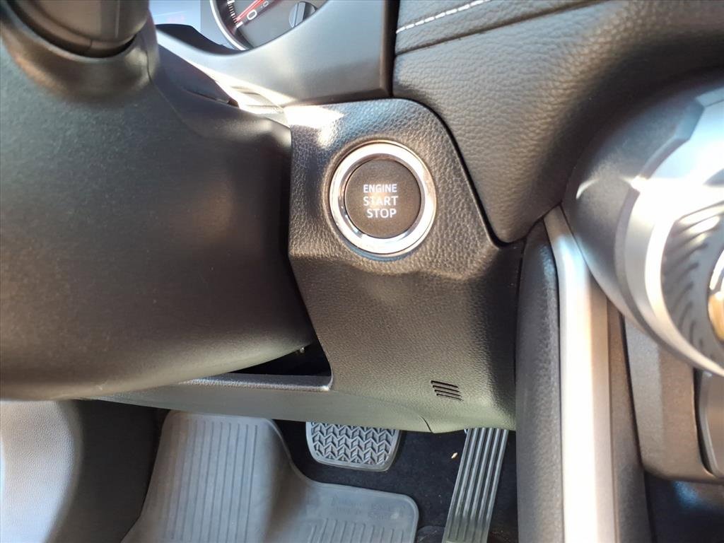 Used 2021 Toyota RAV4 XLE w/ Convenience Package image 12