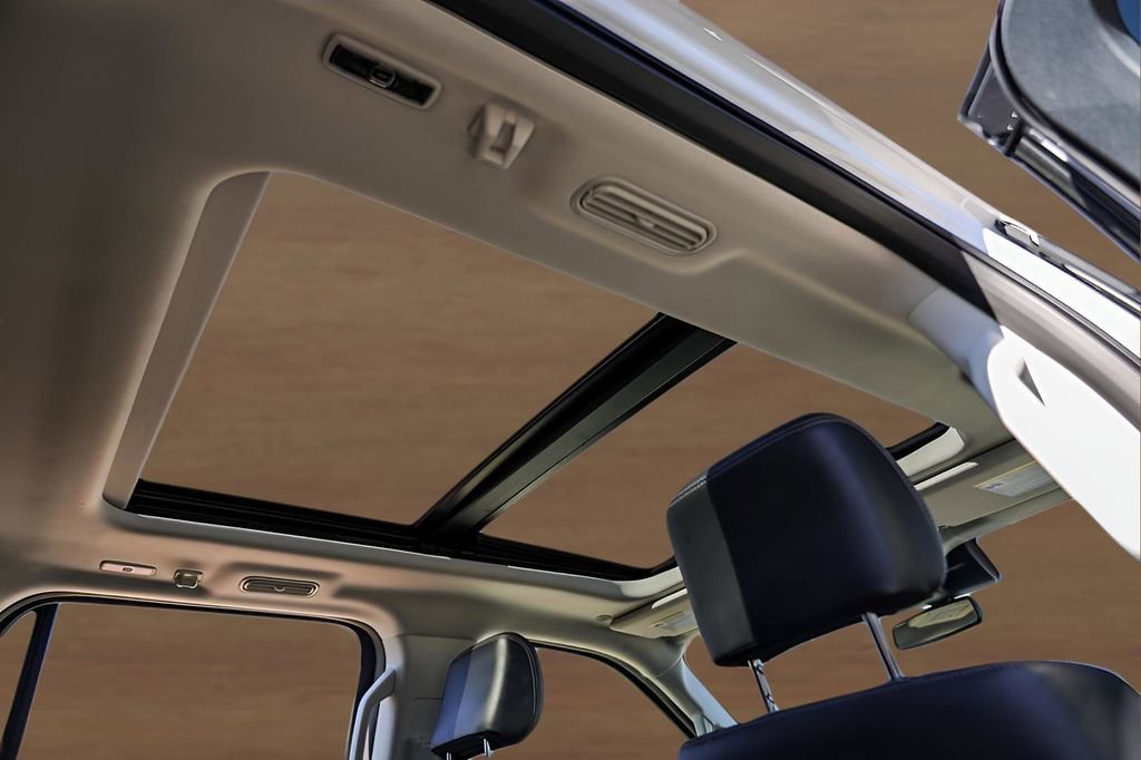 Used 2025 Ford Expedition Platinum image 34