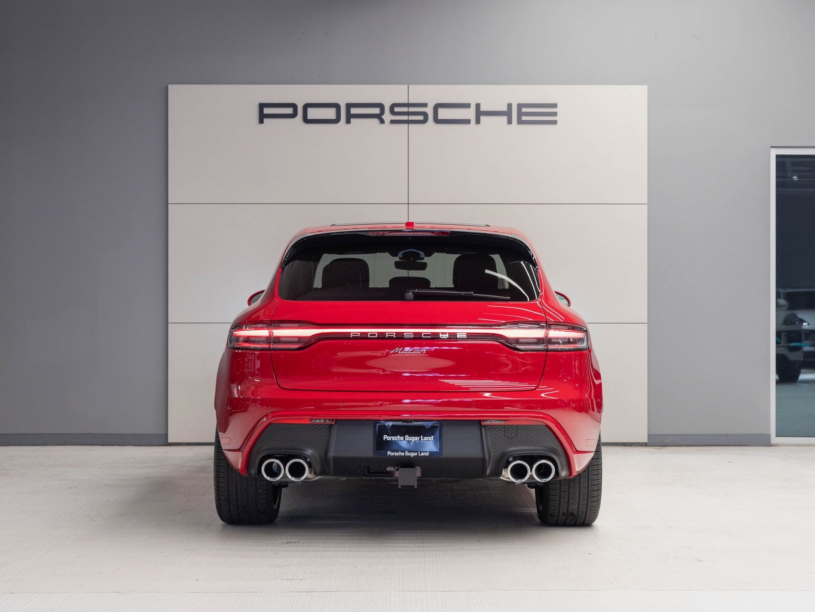 Certified 2025 Porsche Macan image 6