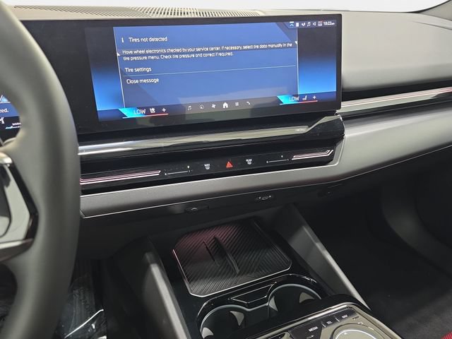 Certified 2024 BMW 530i xDrive w/ Premium Package AWD/4WD image 17