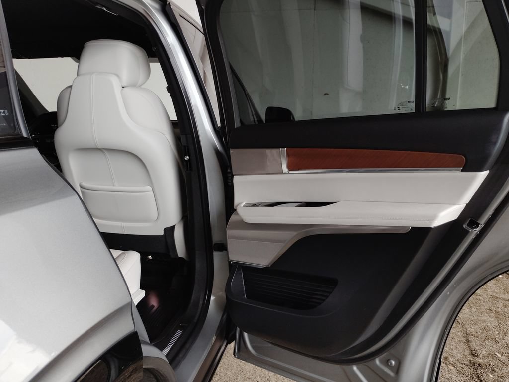 Used 2026 Cadillac Vistiq Sport w/ LPO, Floor Liner Package AWD/4WD image 19