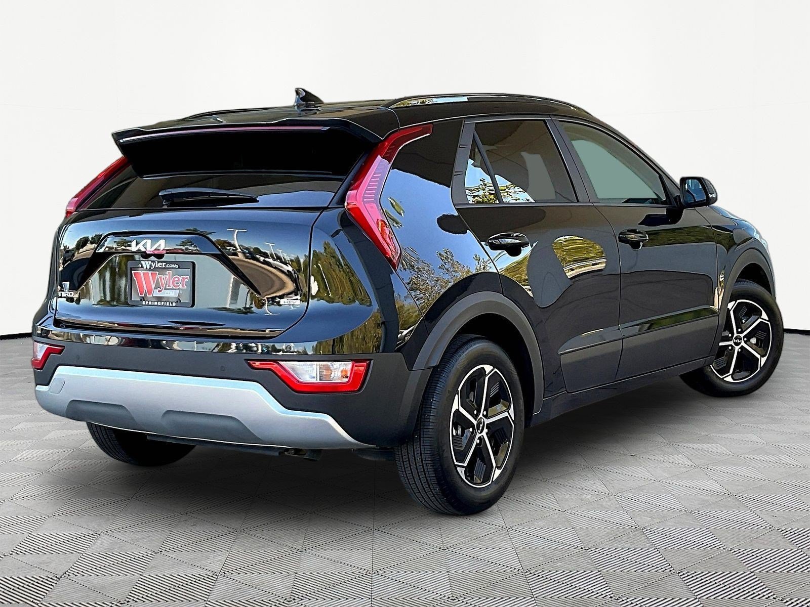 Used 2025 Kia Niro EX FWD image 6