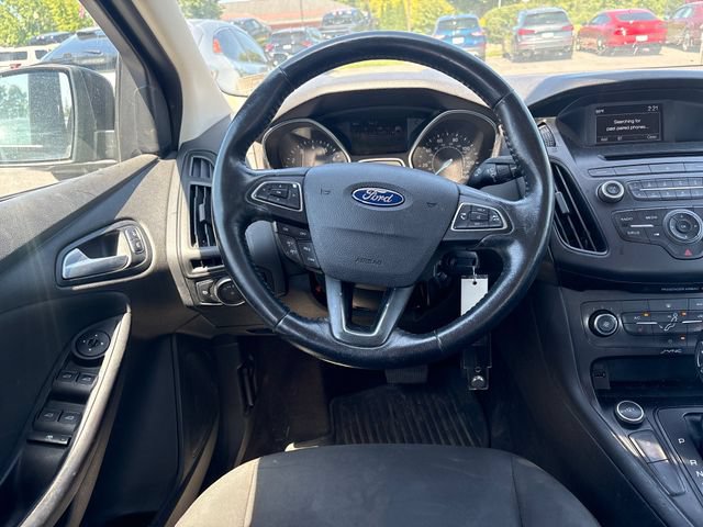 Used 2016 Ford Focus SE w/ SE Cold Weather Package FWD image 13