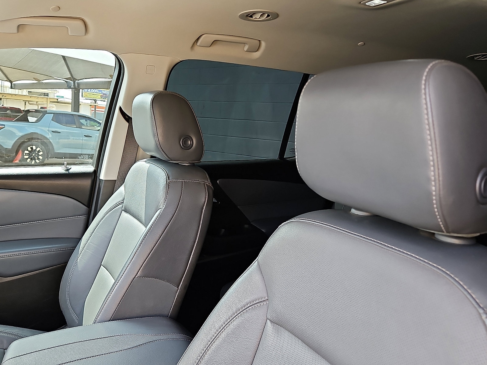 Used 2019 Chevrolet Traverse Premier w/ Driver Confidence II Package FWD image 8