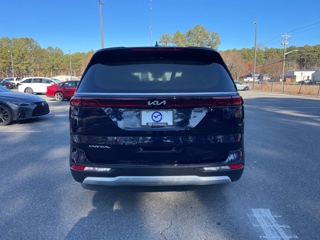 Certified 2023 Kia Carnival LX image 6