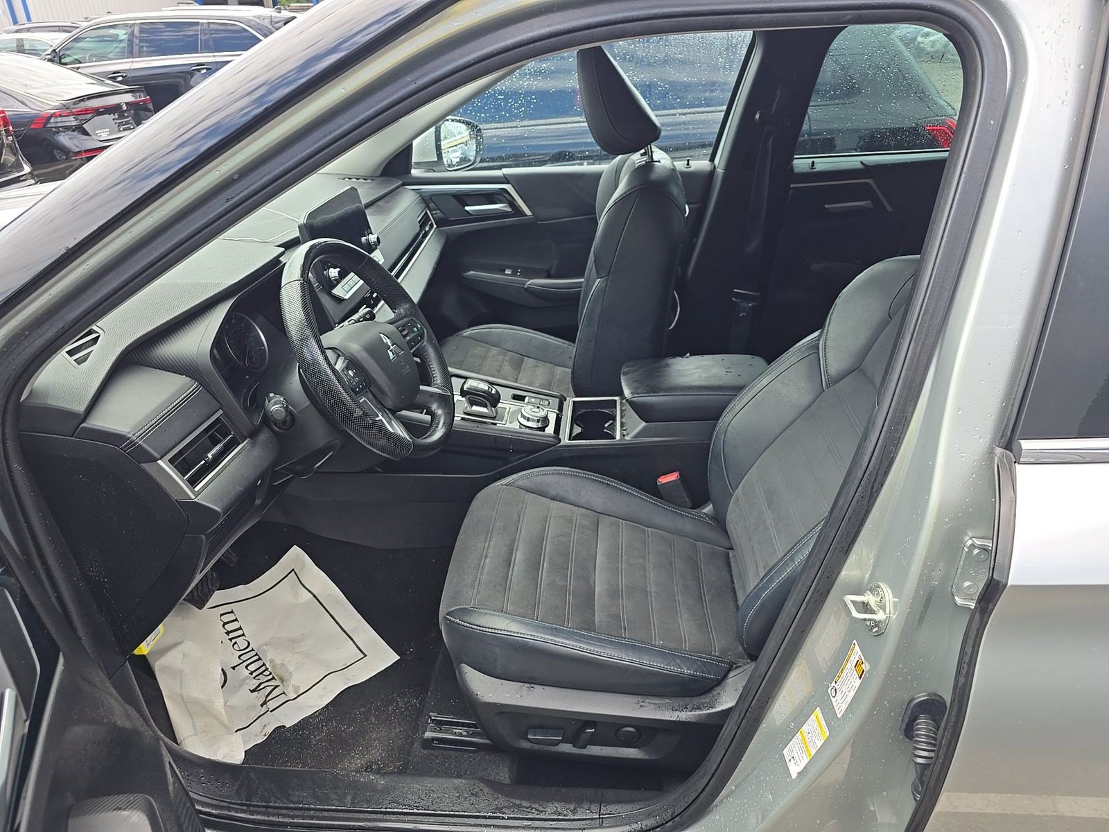 Used 2023 Mitsubishi Outlander SE FWD image 10
