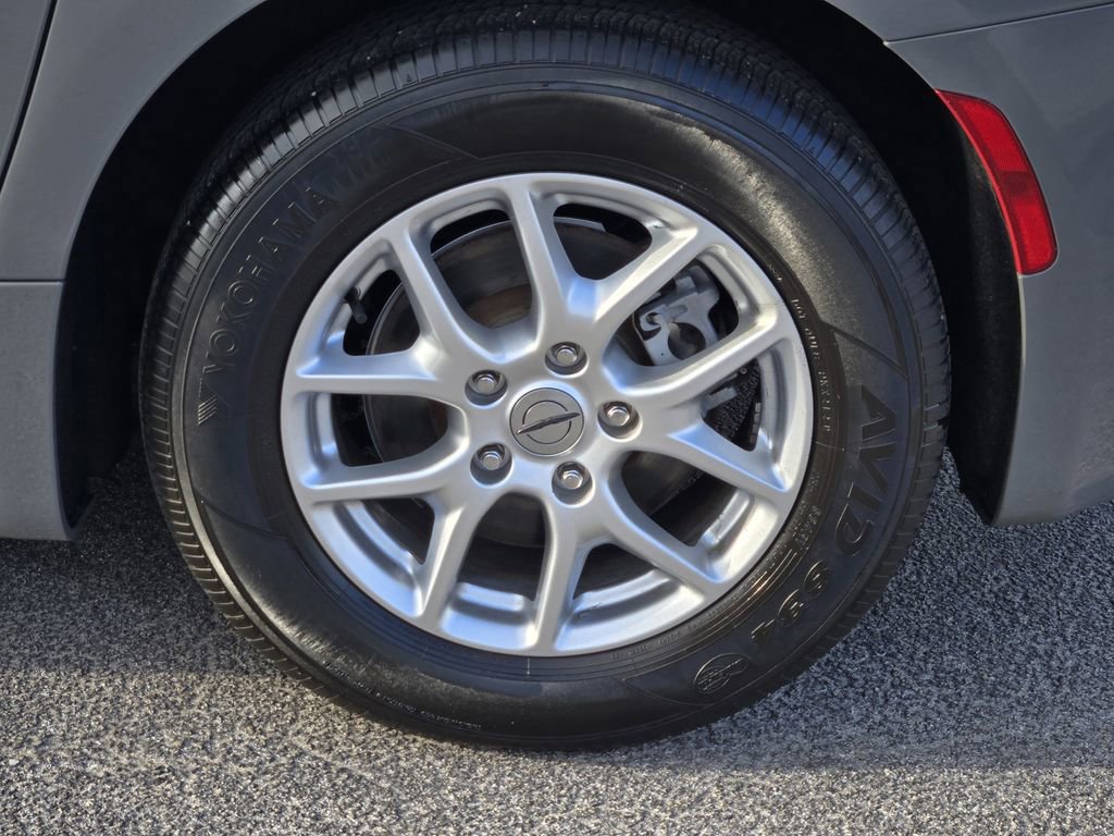 Used 2023 Chrysler Pacifica Touring-L FWD image 9