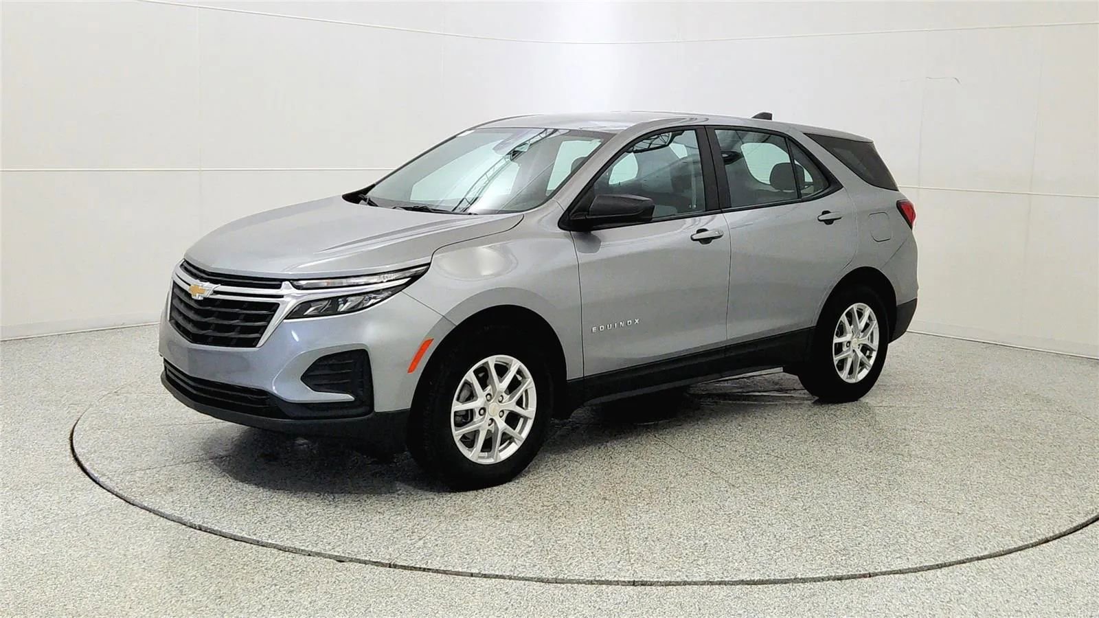 Used 2023 Chevrolet Equinox LS w/ Driver Confidence II Package AWD/4WD image 3