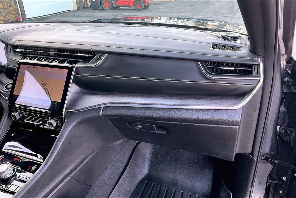 Used 2022 Jeep Grand Cherokee L Overland image 17