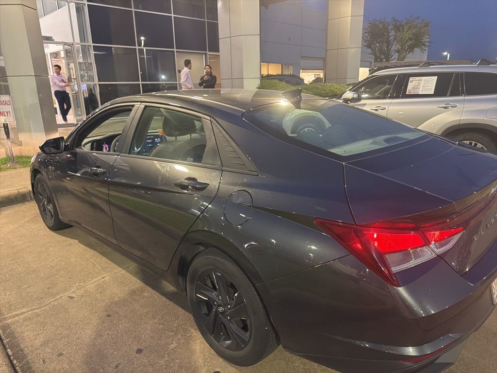 Used 2023 Hyundai Elantra SEL FWD image 3