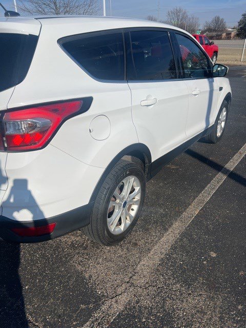 Used 2017 Ford Escape SE image 15