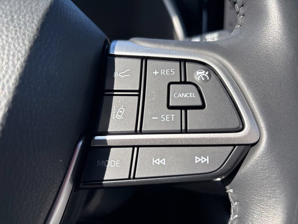 Used 2023 Toyota Highlander XLE AWD/4WD image 27