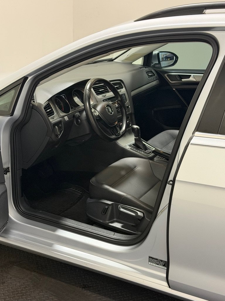 Used 2015 Volkswagen Golf TDI S FWD image 8