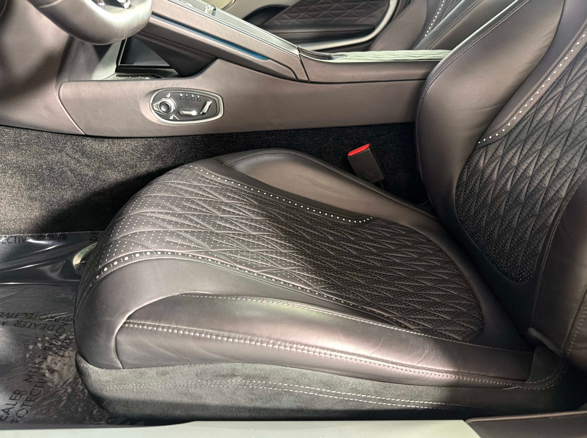 Used 2024 Aston Martin DB12 Coupe RWD image 32