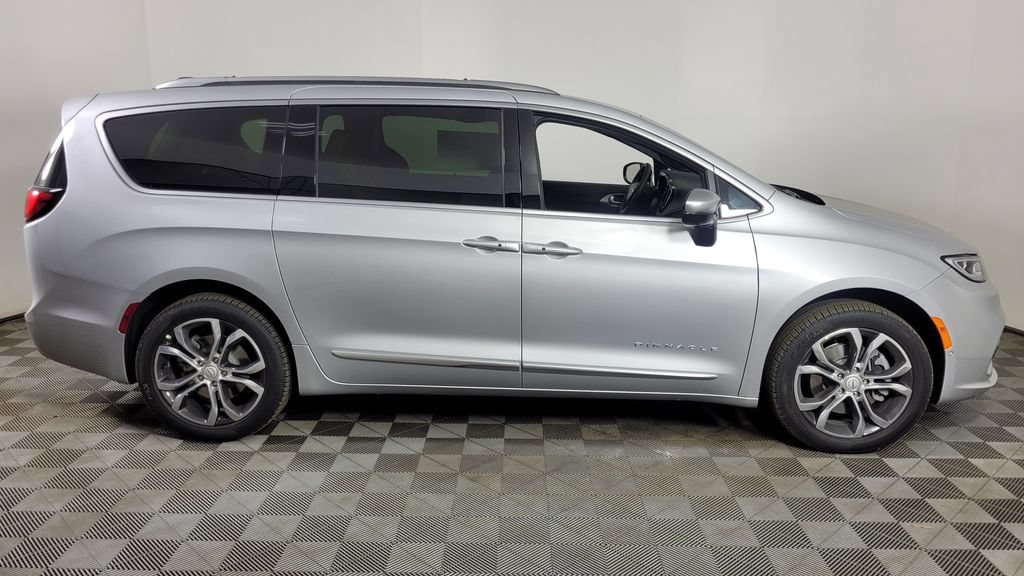 New 2026 Chrysler Pacifica Pinnacle AWD/4WD image 8