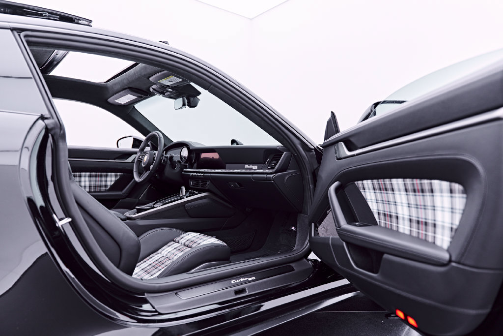 Used 2025 Porsche 911 Turbo S AWD/4WD image 33