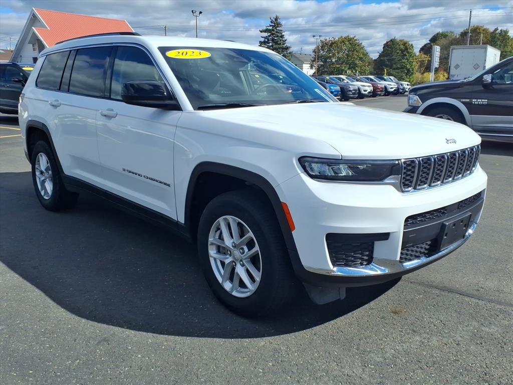 Used 2023 Jeep Grand Cherokee L Laredo w/ Luxury Tech Group I image 3