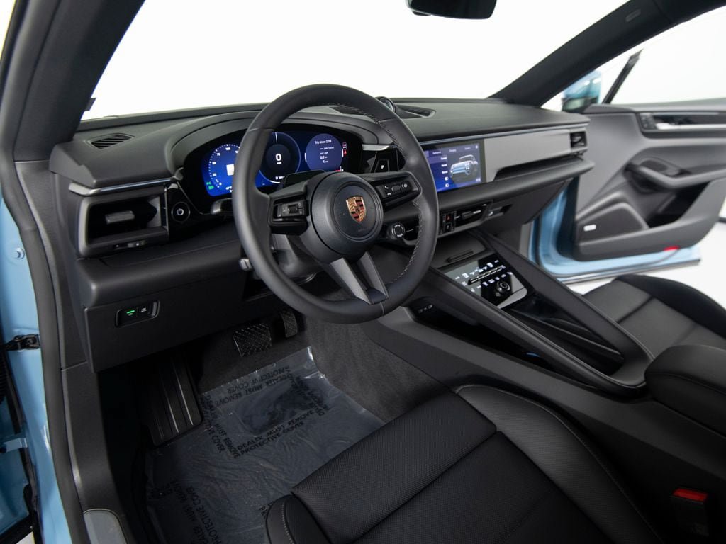 New 2026 Porsche Macan 4 Electric AWD/4WD image 4