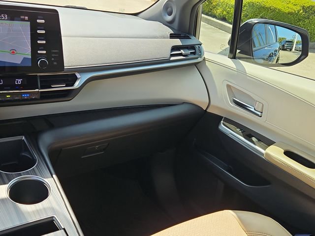 Used 2021 Toyota Sienna Limited FWD image 11