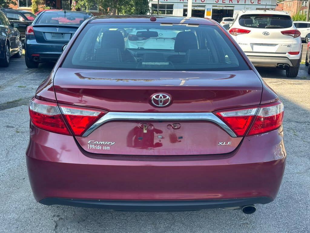 Used 2017 Toyota Camry XLE w/ Convenience Package FWD image 9