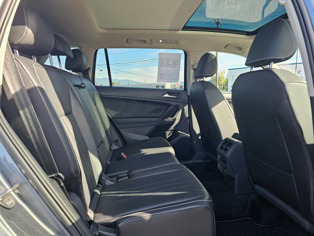 Used 2024 Volkswagen Tiguan SE w/ Panoramic Sunroof Package AWD/4WD image 13
