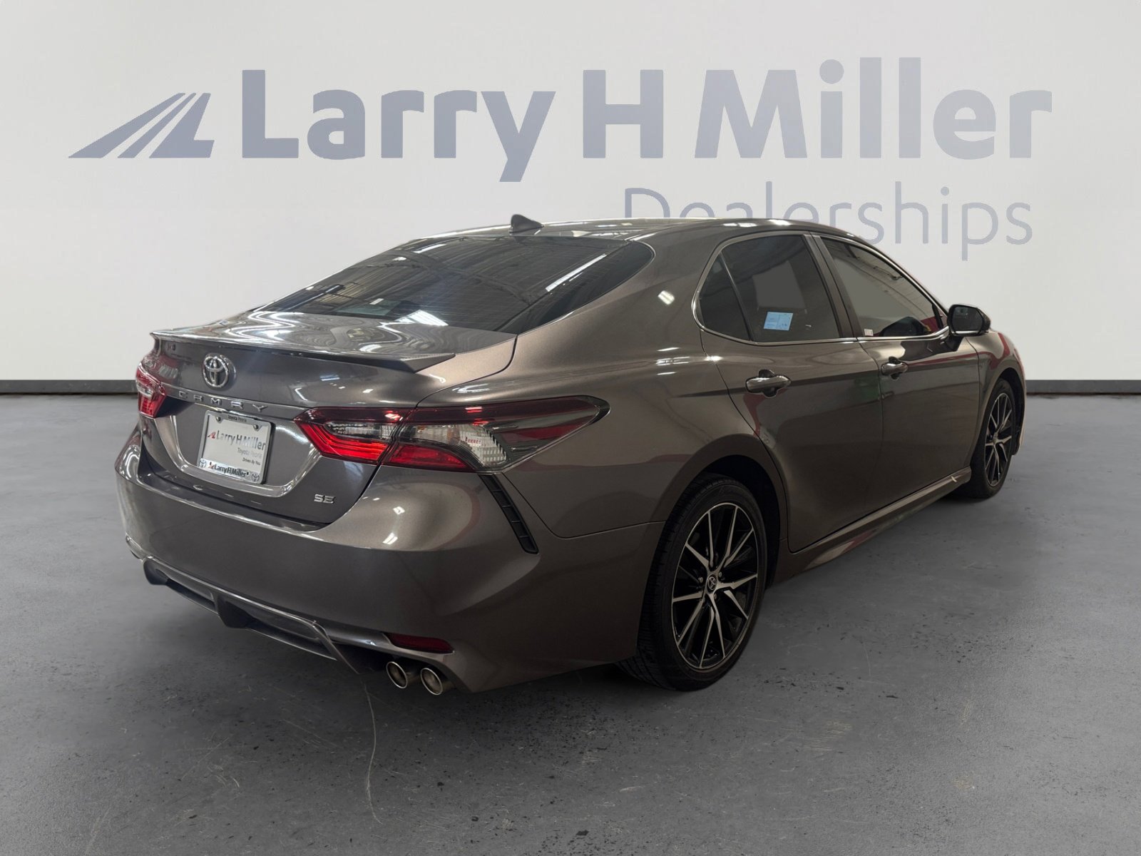 Used 2022 Toyota Camry SE FWD image 5