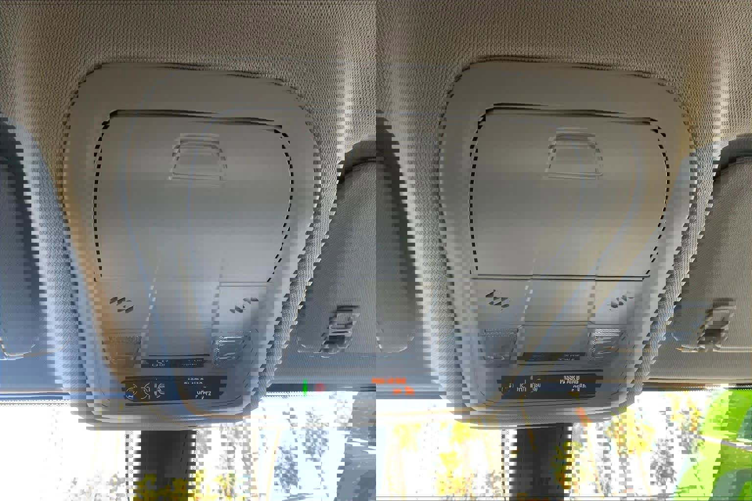 Used 2023 GMC Acadia SLE w/ Elevation Edition image 32