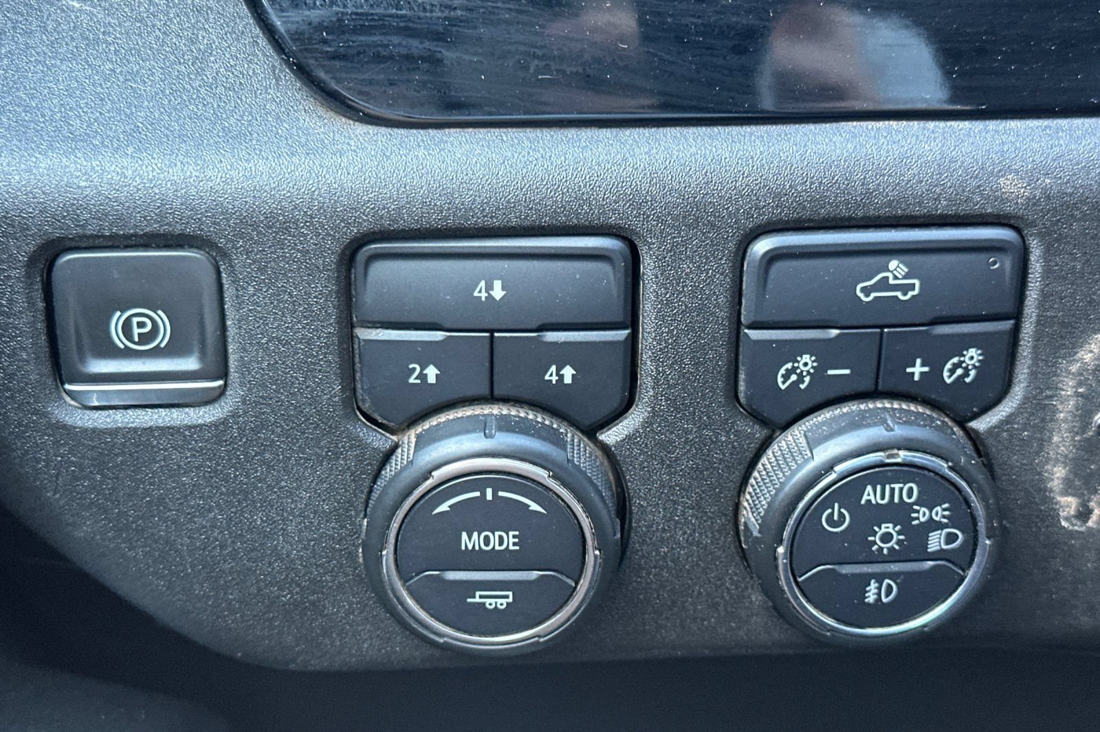 Used 2024 Chevrolet Silverado 2500 LT AWD/4WD image 40