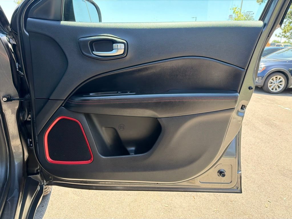 Used 2019 Jeep Compass Trailhawk w/ Leather Interior Group AWD/4WD image 9