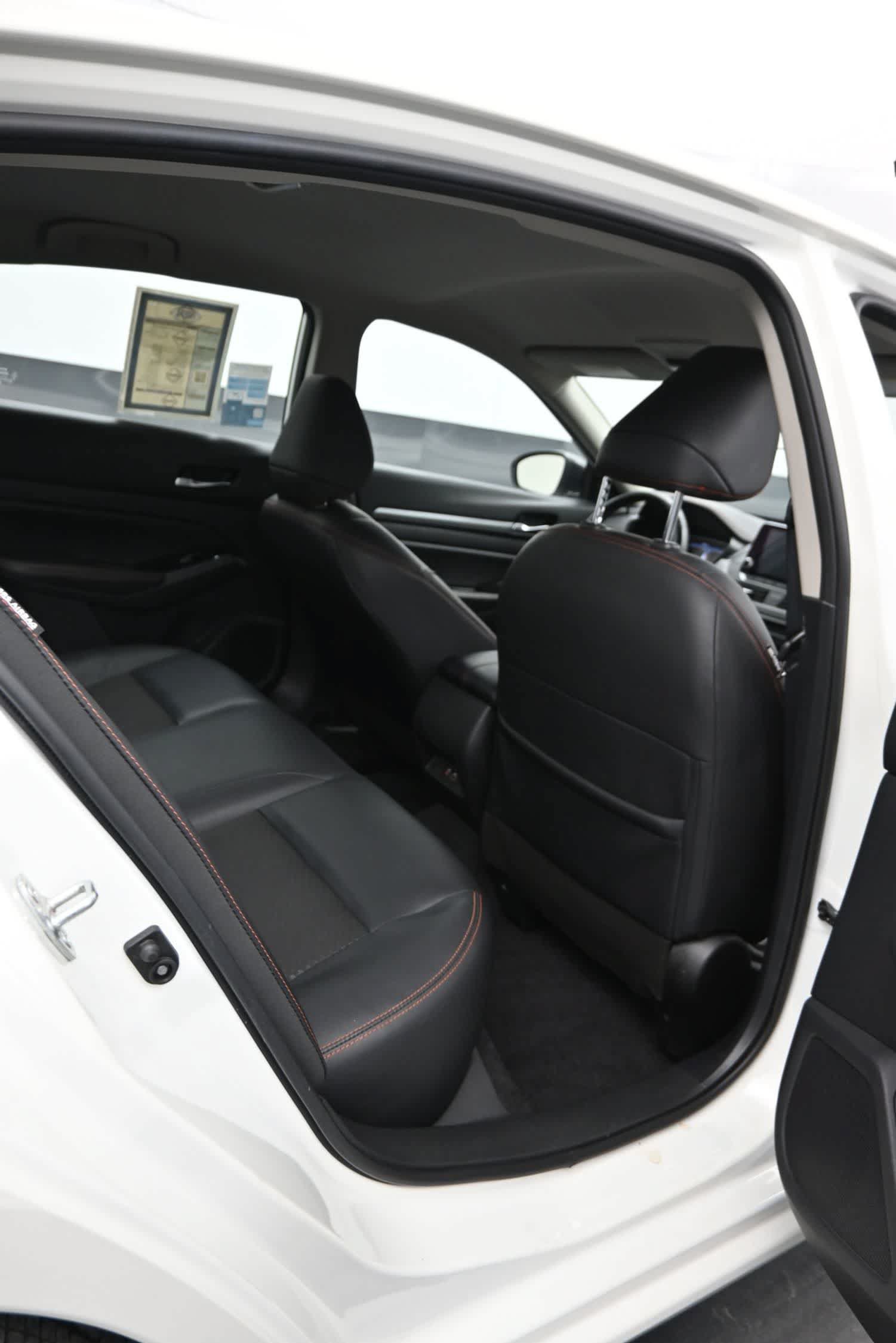 Used 2025 Nissan Altima 2.5 SR FWD image 13