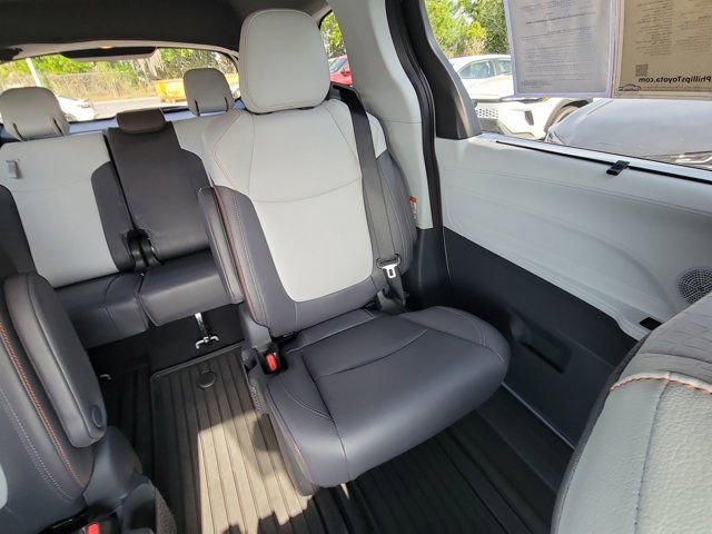 Used 2024 Toyota Sienna XSE w/ XSE Plus Package AWD/4WD image 6
